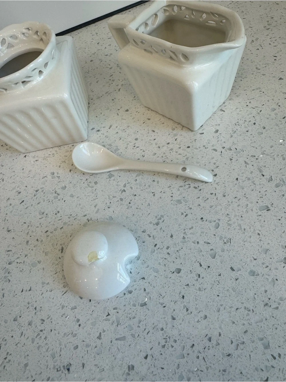 THL White Ceramic Sugar Bowl & Creamer Set - Picture 5 of 6